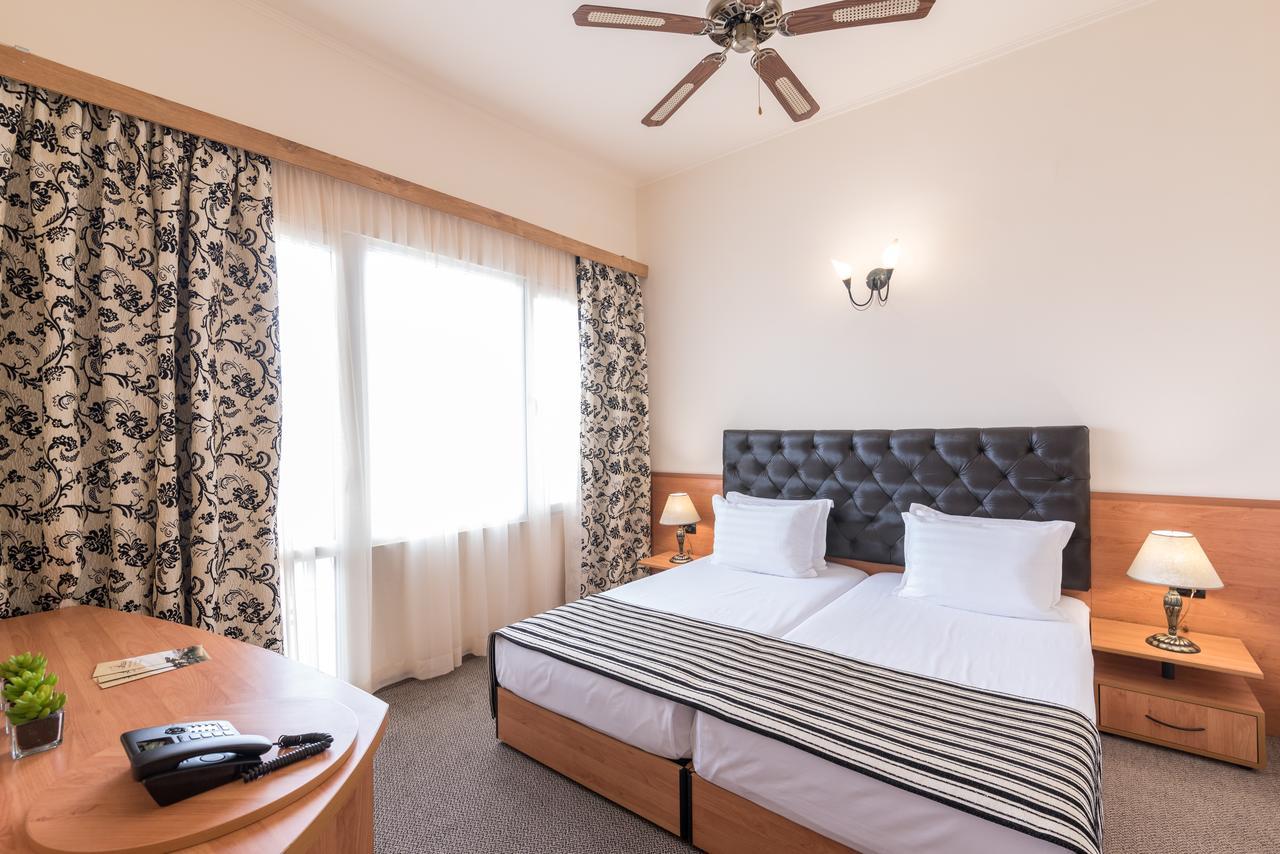 Lotus Family Hotel - Free Parking ซันนีบีช ภายนอก รูปภาพ